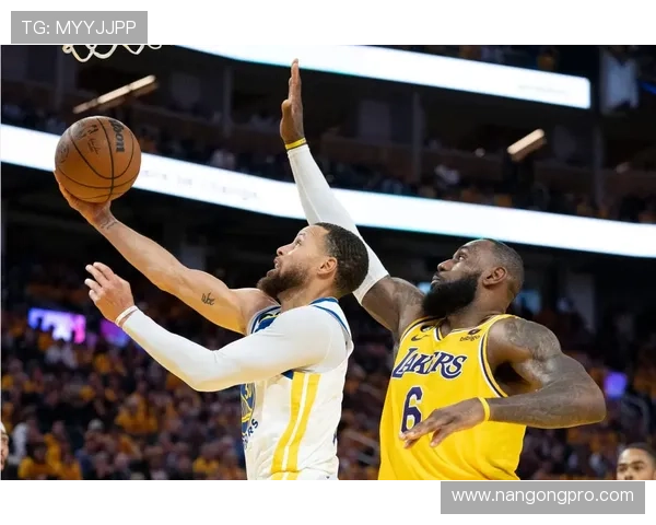 勒布朗带领湖人逆袭勇士晋级西部决赛詹姆斯状态回升全场砍下30分