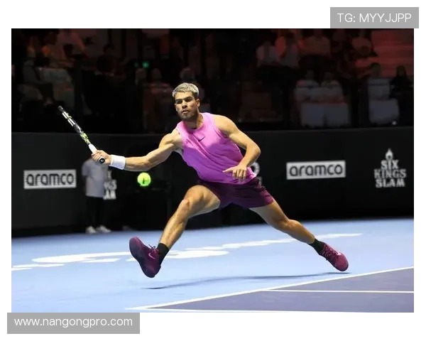 网球赛场最新动态：顶尖选手激战四大满贯赛季风云